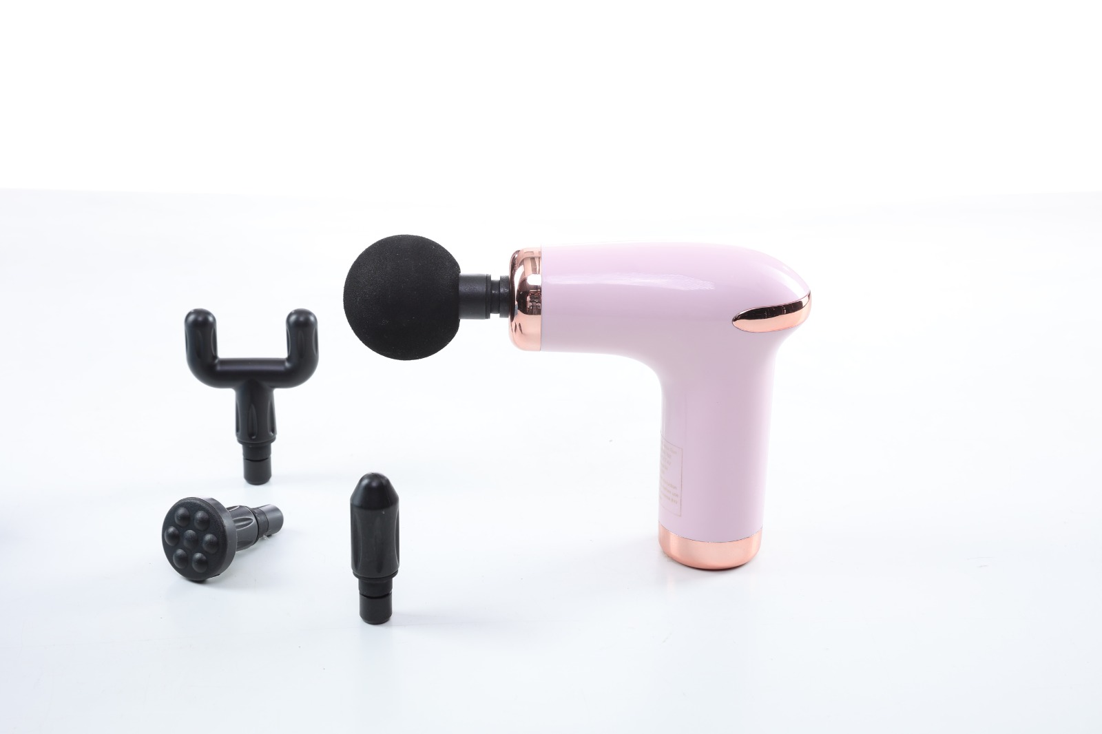 Massageadora Powerflex GO na cor rosa com as quatro cabeças intercambiáveis